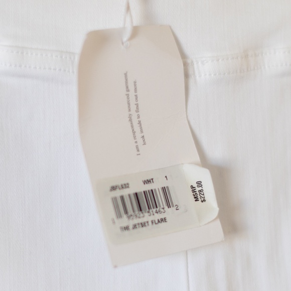 FRAME The Jet Set Flare High Rise Pull on Pant in White 1 (25-29) - Picture 4 of 6